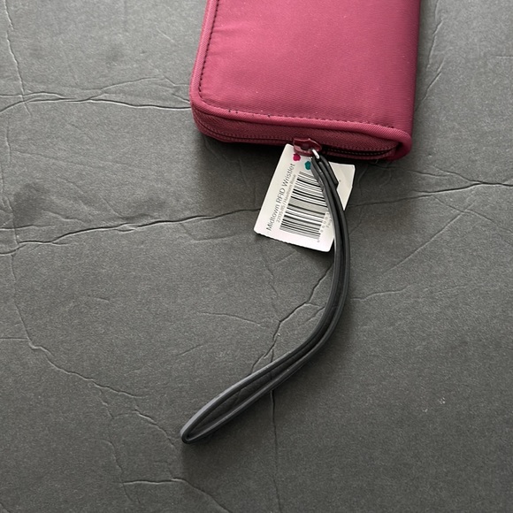 Vera Bradley Continental Wrislet  New. Color Hawthorn Roe - Picture 4 of 10